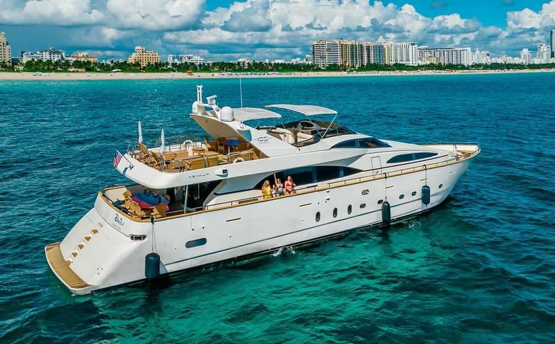 Azimut Daniella+ 100' de la biblioteca de la flota Luxx