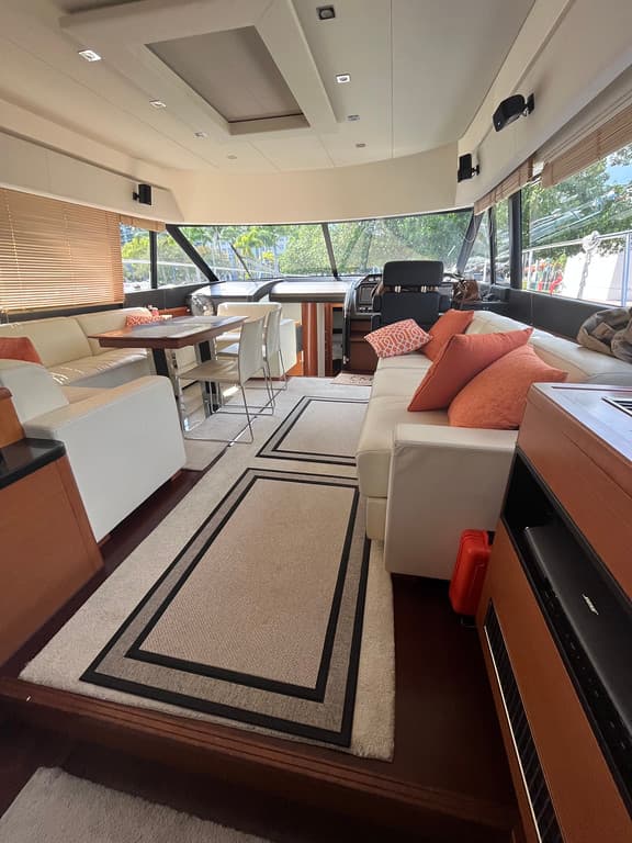 Family Day Yacht Charter Luxx occasion frame