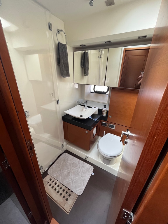 Head interior of the Prestige 68'